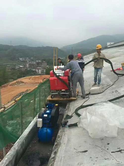 聚脲防水涂料可以用钢屋面结构吗(图1) 屋面聚脲防水涂料施工案例