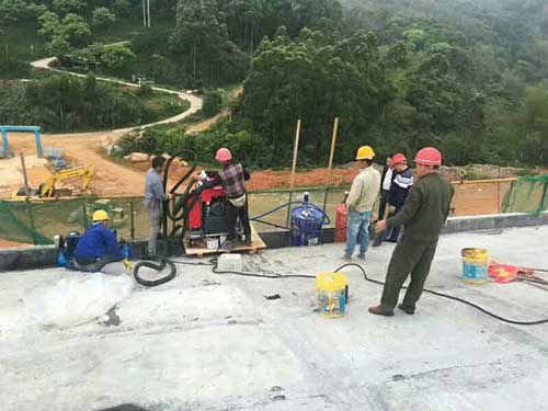 聚脲楼顶防水喷涂机器(图1) 聚脲楼顶防水喷涂机器施工案例